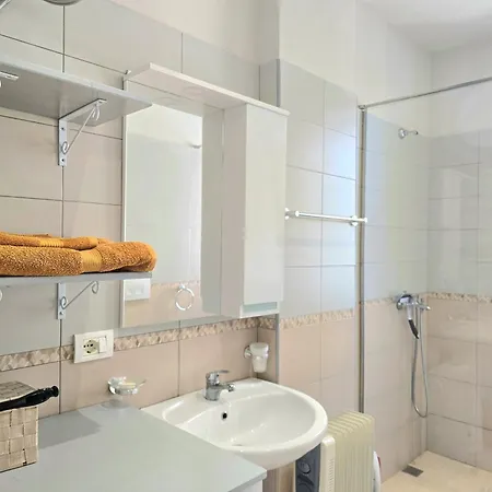 Le Petit 098 * Golem (Tirana)