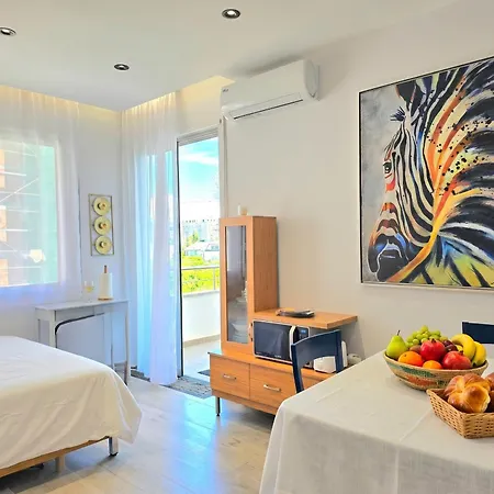 Daire Modern A Short Walk From The *