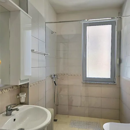 Le Petit 098 Apartment Golem (Tirana)