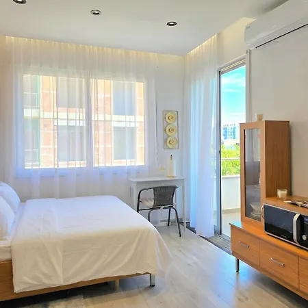 Apartament Modern A Short Walk From The